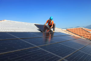 Eine Photovoltaikanlage eignet sich besonders für Dächer mit bestimmter Neigung