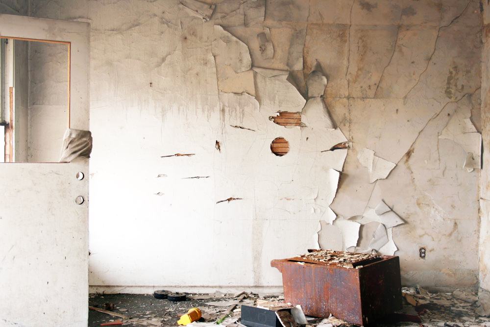 Feuchte Kellerwand 