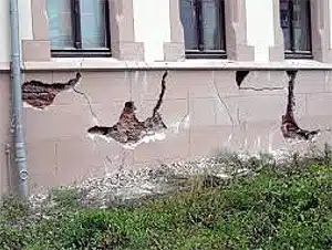 Feuchtigkeit schädigt das Mauerwerk